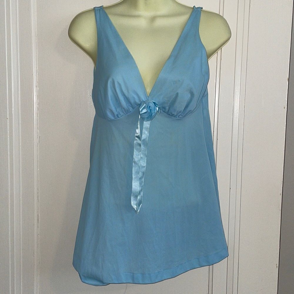 Vintage babyโblueโ nylon V neck sleeveless sleep top withโrosette